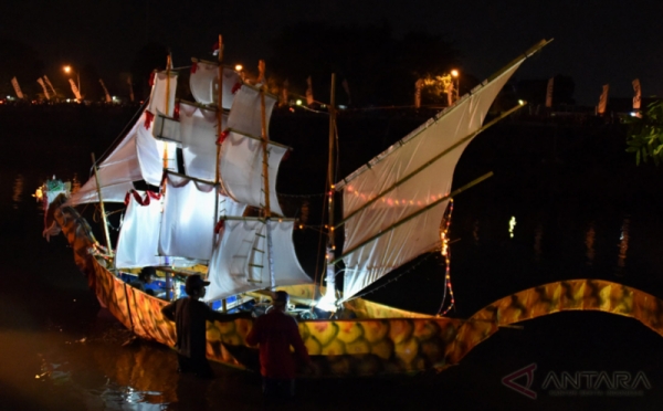 Lomba Perahu Hias Semarang Foto Okezone News