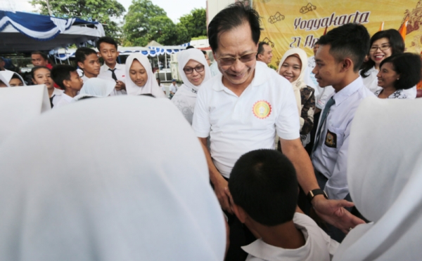 Donasi Sarana Prasarana Pendukung Sekolah Binaan Bakti Bca Foto