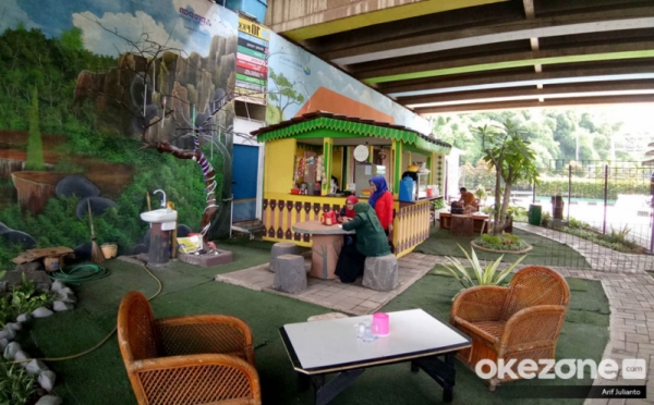 Taman Betawi Instagramable Ada Di Kolong Tol Joglo 0 Foto Okezone Foto