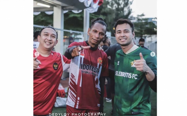 Raffi Ahmad Main Bola Bareng Dengan Legenda Timnas Indonesia Foto