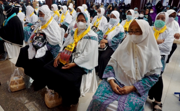 Ratusan Jamaah Calon Haji Asal Kalbar Berangkat Ke Tanah Suci 0 Foto