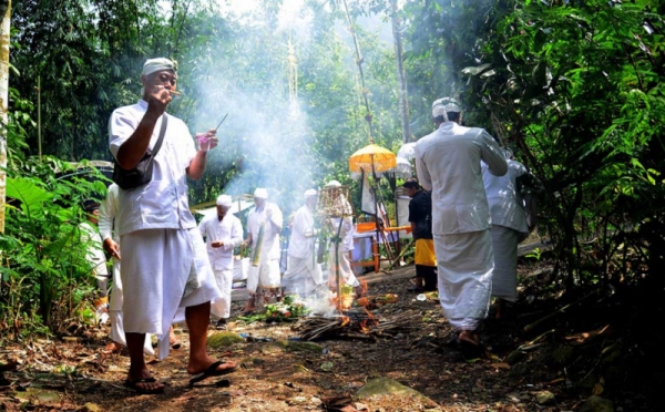 Upacara Melasti Menyucikan Diri Dan Alam Jelang Perayaan Hari Raya