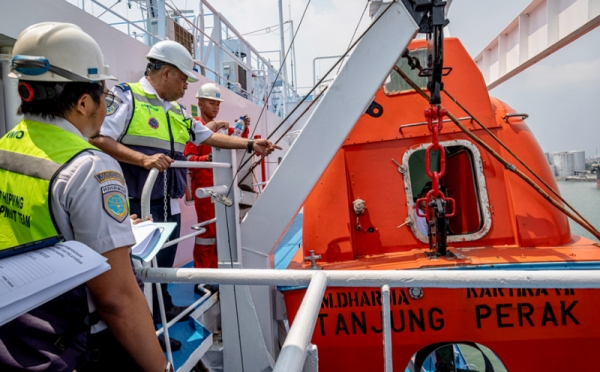 Pemeriksaan Kelaikan Kapal Laut Di Pelabuhan Tanjung Emas Semarang