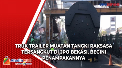 Truk Trailer Muatan Tangki Raksasa Tersangkut Di Jpo Bekasi Begini