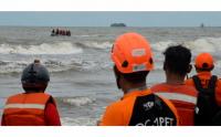 Pencarian Korban Tenggelam di Pantai Wisata Anging Mammiri