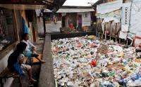 Aktivitas Warga di Perkampungan Kumuh Pademangan usai BPS Rilis Angka Kemiskinan Indoesia Menurun