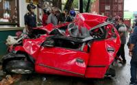 Mobil Minibus Ringsek Ketabrak Truk Tronton saat Kecelakaan Beruntun yang Tewaskan 5 Orang di Balikpapan