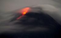 Pagi Ini Gunung Merapi Kembali Luncurkan Lava Pijar dan Awan Panas