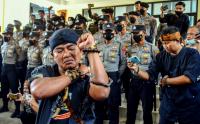 Aksi Debus Warnai Aksi Unjukrasa Masyarakat Sunda yang Meminta Arteria Dahlan Mundur dari Anggota DPR RI