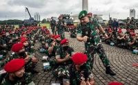 KSAD Jenderal TNI Dudung Abdurachman Nyanyikan Yel-Yel Bersama Prajurit Kopassus