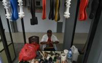 Lapak Gratis untuk Pekerja Jasa Perbaikan Sepatu
