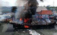 13 Kapal Nelayan yang Akan Melaut Terbakar di Pelabuhan Tegal