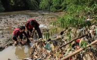Aksi Bebersih Sungai Ciliwung untuk Mengedukasi Anak-Anak