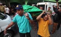 Pemakaman Korban Kecelakaan Maut Bus Pariwisata di Surabaya