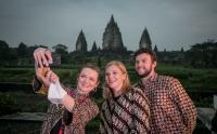 Pakai Batik, Peserta G20 Diajak Menikmati Wisata Candi Prambanan