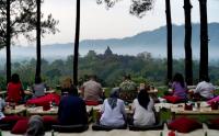 Menikmati Keindahan Candi Borobudur dari Atas Bukit Dagi Magelang