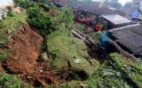 Tim SAR Gabungan Terus Cari Korban Longsor di Desa Cipelang Bogor