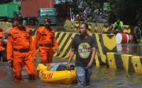 Suasana Terkini Akses ke Terminal Pelabuhan Tanjung Emas yang Putus Akibat Banjir Rob