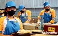 Melihat Dapur Masak Restoran Khas Singapura di Indonesia