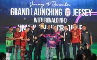 RANS Nusantara FC Bersama Ronaldinho Luncurkan Jersey Musim 2022-2023 Liga 1