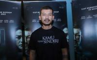 Aktor Ganteng Rio Dewanto Main Film Thriller Kamu Tidak Sendiri