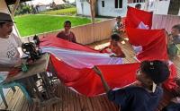 Pemuda Buat Bendera Merah Putih Raksasa untuk Sambut HUT Kemerdekaan RI ke-77