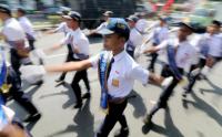 Aksi Pelajar Ikuti Lomba Gerak Jalan Se-Kabupaten Kediri