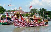 Perahu Hias Ramaikan Festival Merah Putih di Sungai Krueng Banda Aceh