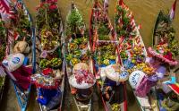 Atraksi Pedagang Pasar Terapung di Sungai Martapura