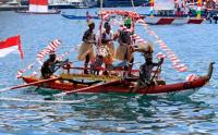 Nelayan Papua Ikuti Lomba Kapal Hias Bertemakan Merah Putih