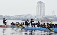 Prajurit TNI AL Atraksi Perahu Naga di Festival Pesona Wisata Pesisir Waduk Pluit