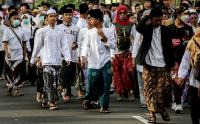 Ribuan Warga Tangerang Ikuti Jalan Sehat Pakai Sarung