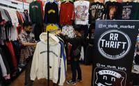 Bazaar Pakaian Bekas Impor yang Jadi Primadona