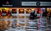 Intensitas Hujan Tinggi, Jalanan Kemang Raya Tergenang Banjir