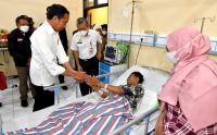 Presiden Joko Widodo Bersama Ibu Iriana Jenguk Korban Kerusuhan Stadion Kanjuruan Malang
