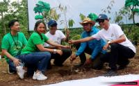 Bantu Turunkan Emisi Karbon, Bakti BCA Tanam 1.000 Pohon Durian di Kawasan Gunung Sasak Lombok