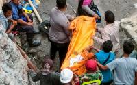 Evakuasi Korban Ledakan Tambang Batubara di Sawahlunto