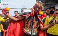 Tang Ki Dukun Tionghoa Kerasukan saat Pawai Tradisi Cue Lak di Kepulauan Meranti