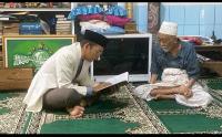 Foto-Foto Santunnya TGB Zainul Majdi Saat Tabarukkan Baca Kitab Hadis Bersama Abuya Muhtadi bin Dimyathi al-Bantani
