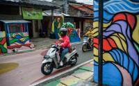 Seni Mural Memperindah Permukiman Warga Bandung
