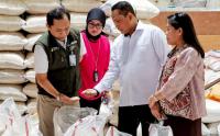 Sidak ke Pasar Beras Cipinang, Buwas Temukan Beras Bulog Dioplos dan Dikemas Ulang