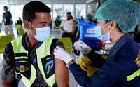 Pekerja Bandara I gusti Ngurah Rai Bali Ikuti Vaksinasi Booster Kedua 