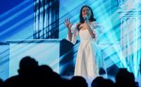 Anggis Tampil Cantik Bawakan Lagu Bahasa Kalbu di Panggung Top 14 Indonesian Idol