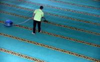 Aksi Sosial Bersihkan Masjid Jelang Bulan Suci Ramadhan