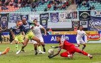 Persib Bandung Menang Tipis Atas Dewa United di Stadion Pakansari Bogor