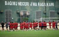 Potret Latihan Timnas Senior dan U-20 Indonesia di Lapangan PTIK