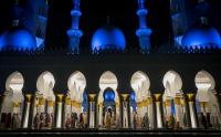 Sholat Tarawih Pertama di Masjid Raya Sheikh Zayed di Solo
