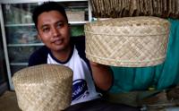 Melihat Pengrajin Tradisional Songkok dari Bagan Daun Pandan di Jombang Jawa Timur