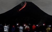 Gunung Merapi Semburkan Lava Pijar Dini Hari Tadi