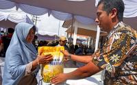 Warga Serang Antusias Beli Sembako Murah di Operasi Pasar Ramadhan
